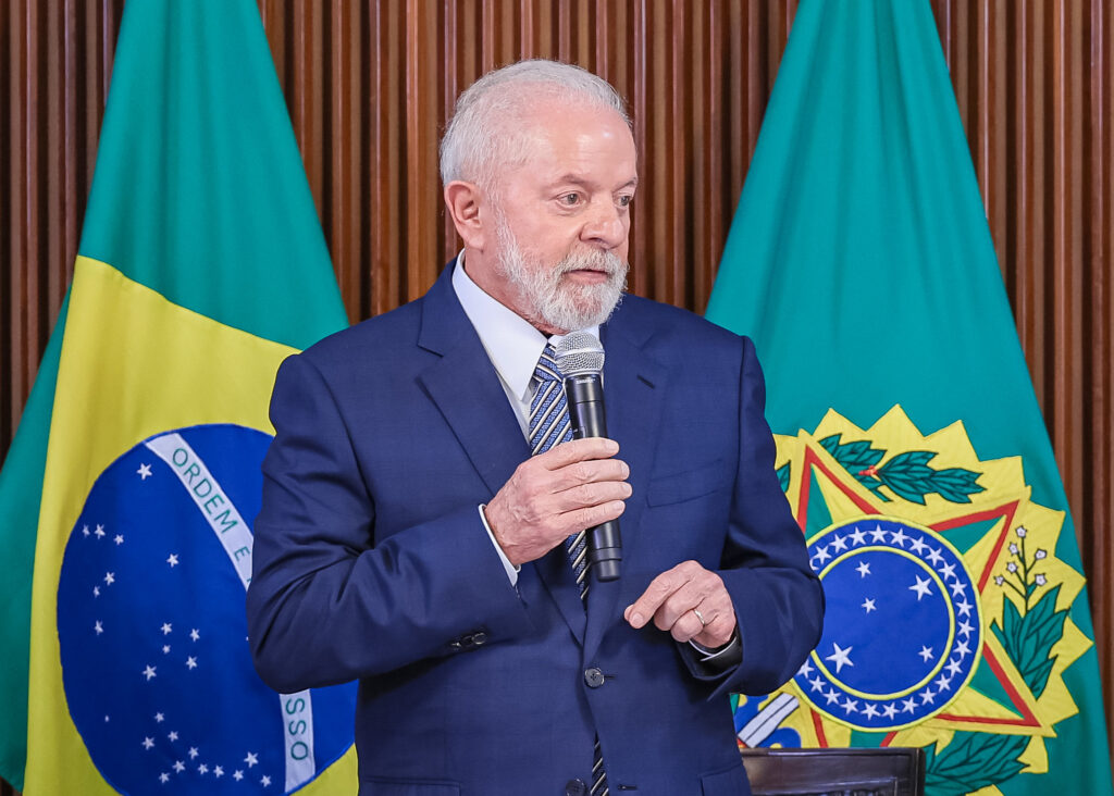 Imagem Ilustrando a Notícia: Lula desagrada grupos de direitos humanos ao dizer que não ‘remoeria’ memórias do golpe de 64  