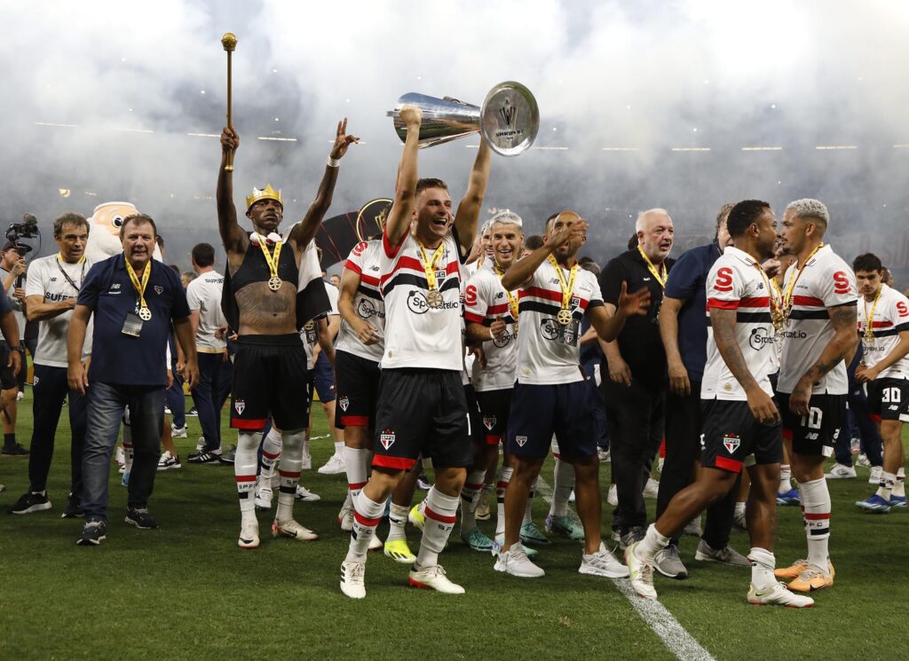 Imagem Ilustrando a Notícia: Domingo com muito futebol, confira os resultados do Goianão e Supercopa