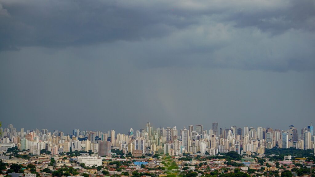 Imagem Ilustrando a Notícia: Chuvas e tempestades em Goiás devem diminuir nos próximos dias