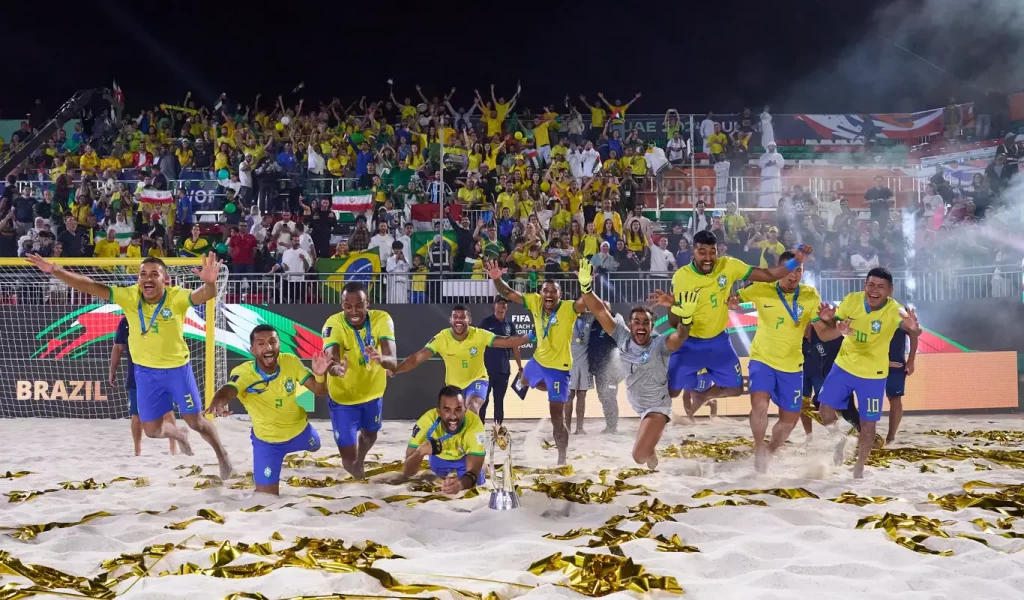 Imagem Ilustrando a Notícia: Brasil vence a Itália e é hexacampeão Mundial de Futebol de Areia  
