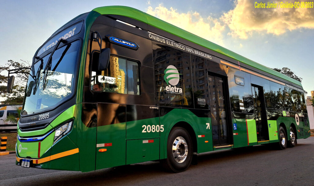 Imagem Ilustrando a Notícia: Caiado apresenta primeiro ônibus elétrico da capital