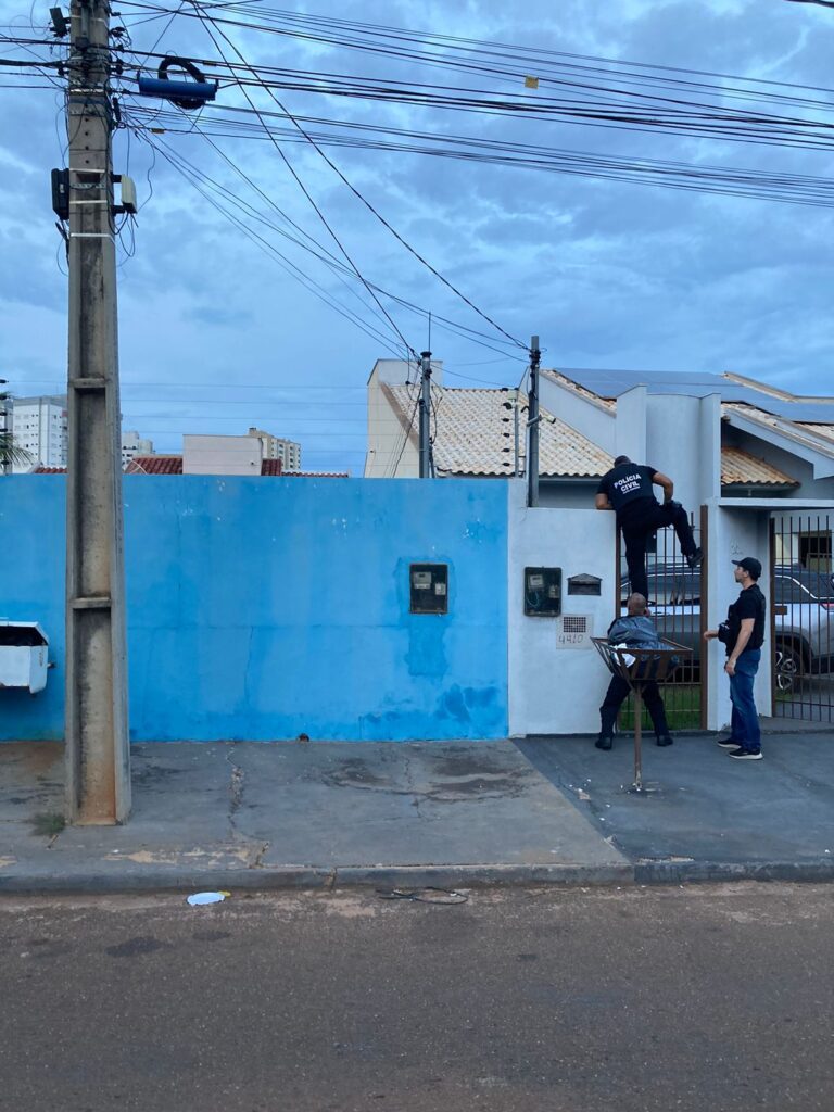 Imagem Ilustrando a Notícia: Polícia Civil surpreende e desmantela quadrilha especializada em roubo de módulos de caminhões avaliados em R$20 mil