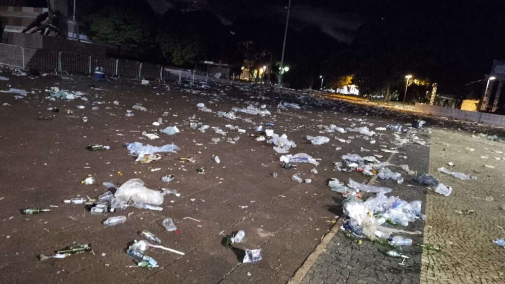 Imagem Ilustrando a Notícia: Comurg retira 26 mil kg de lixo produzido no Carnaval de Goiânia