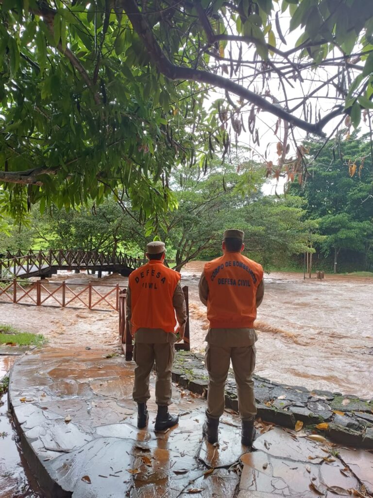 Imagem Ilustrando a Notícia: População da Cidade de Goiás sob alerta: Enchentes do Rio Vermelho preocupam autoridades