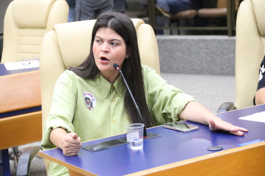 Imagem Ilustrando a Notícia: Aava Santiago rebate colega que apresentou moção de repúdio a Lula: ‘cidade cheia de problema’