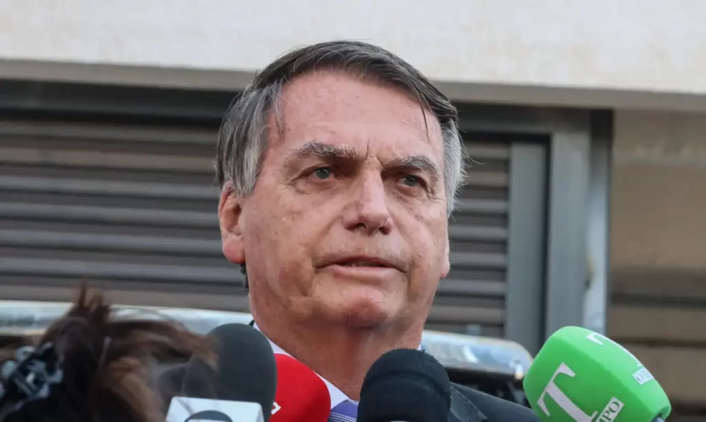 Imagem Ilustrando a Notícia: Bolsonaro discutiu minuta de golpe que previa prender Moraes, diz PF