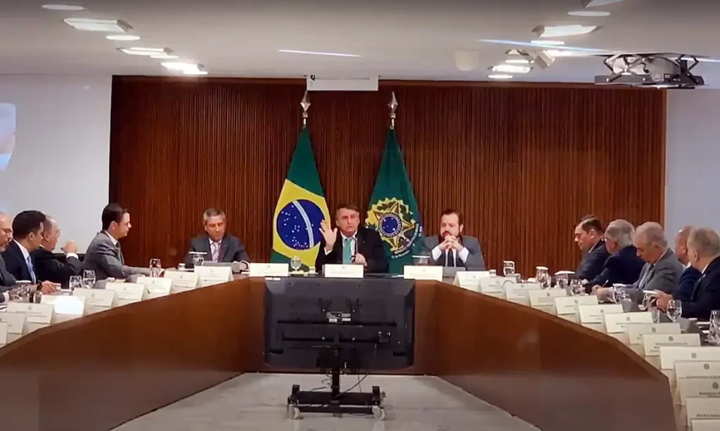 Imagem Ilustrando a Notícia: Em vídeo, Bolsonaro reconhece caráter eleitoreiro da PEC das Bondades