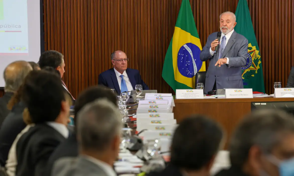 Imagem Ilustrando a Notícia: “Falta muito para se fazer”, diz Lula ao abrir reunião ministerial