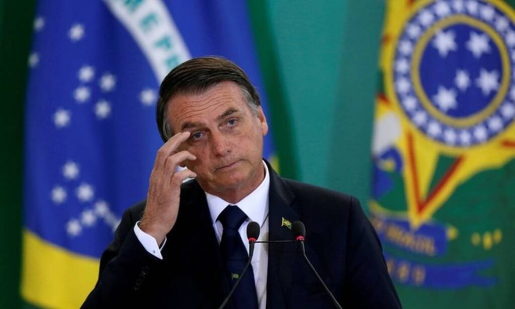 Imagem Ilustrando a Notícia: Bolsonaro pode usar tornozeleira eletrônica a mando de Moraes, afirma jornal