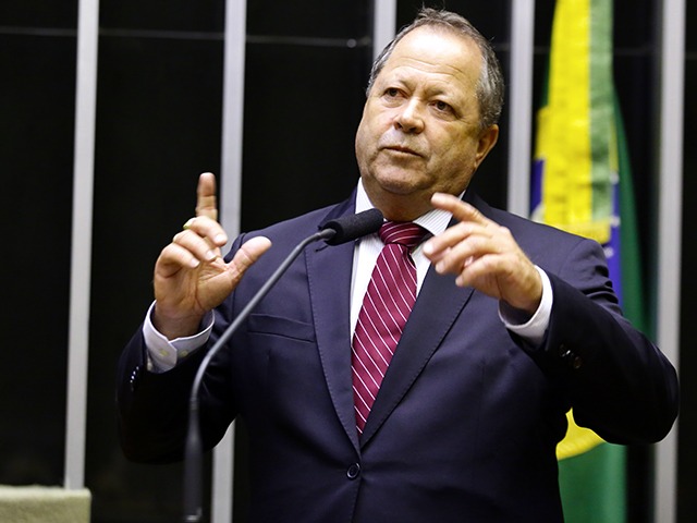 Imagem Ilustrando a Notícia: Caso Marielle: Chiquinho Brazão, deputado federal citado em delação de Ronnie Lessa, nega envolvimento com o crime