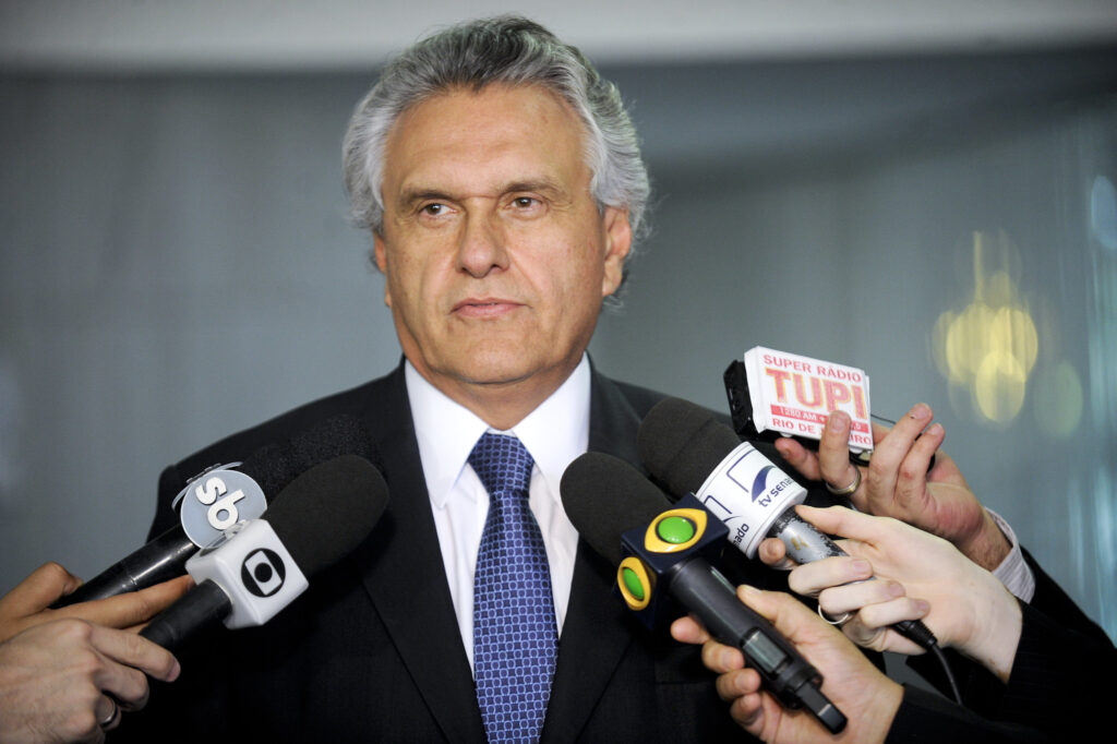 Imagem Ilustrando a Notícia: Diante da bipolaridade política do País, União Brasil prepara Caiado para emergir nas eleições de 2026  