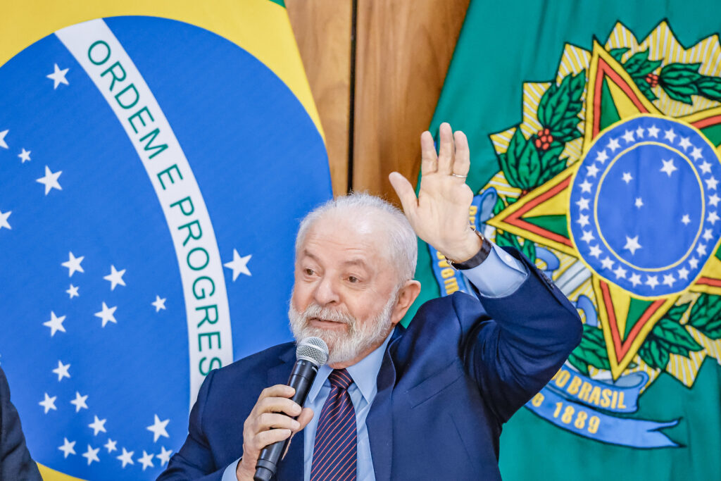 Imagem Ilustrando a Notícia: Lula compara oposições do Brasil e da Venezuela: ‘nada vale’ 