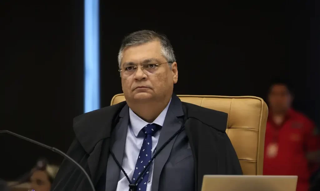 Imagem Ilustrando a Notícia: Dino rejeita recurso de Bolsonaro contra multa aplicada pelo TSE