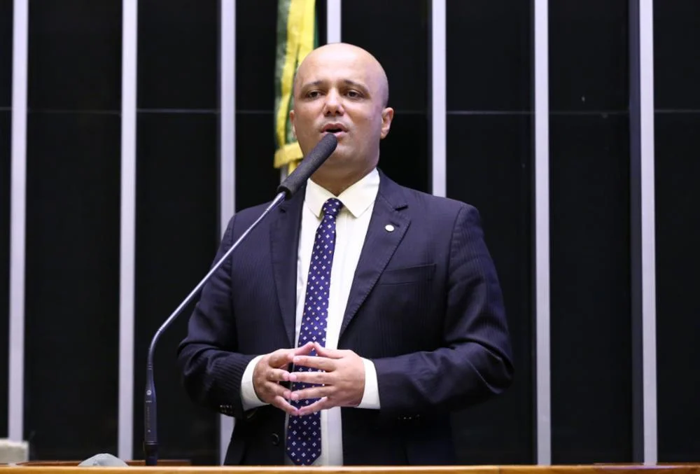 Imagem Ilustrando a Notícia: Major Vitor Hugo anuncia candidatura a vereador em Goiânia 