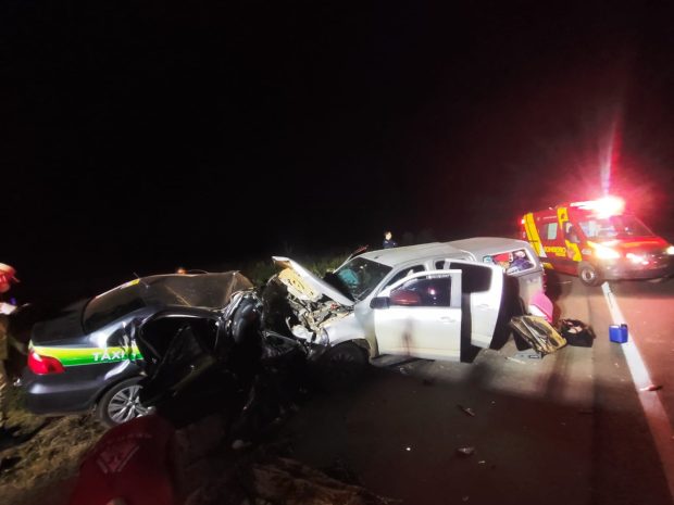 Imagem Ilustrando a Notícia: Cinco pessoas morreram em colisão entre dois veículos em Posse