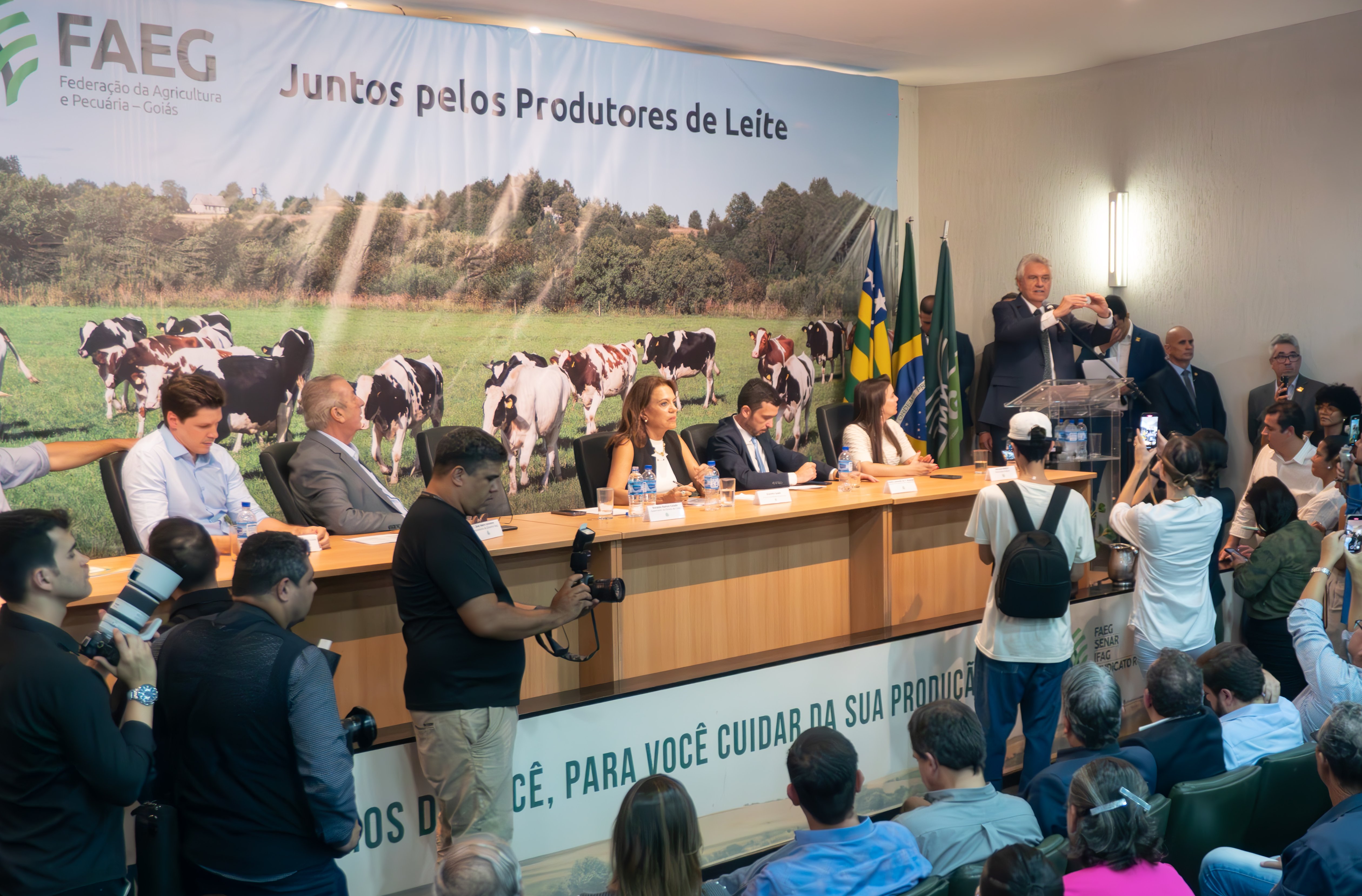 Imagem Ilustrando a Notícia: Goiás anuncia medida para melhorar produção de leite no Estado
