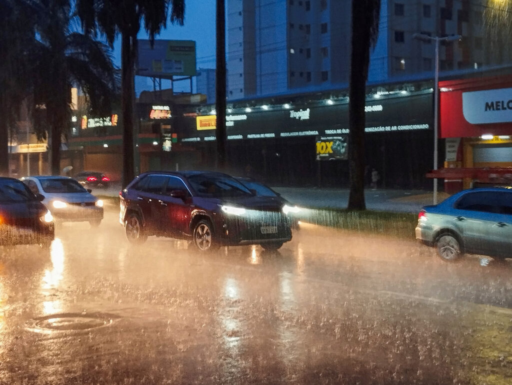 Imagem Ilustrando a Notícia: Tempestades em Goiás deve continuar com avanço da onda de calor