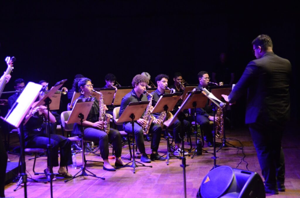 Imagem Ilustrando a Notícia: Jovens solistas brilham em concerto com Orquestra Sinfônica