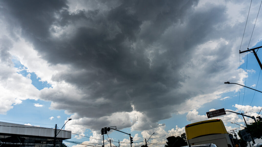 Imagem Ilustrando a Notícia: Cimehgo faz alerta de tempestades para Goiás