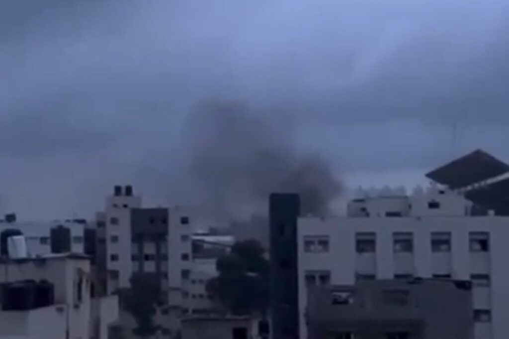 Imagem Ilustrando a Notícia: Forças de Israel invadem Hospital Al-Shifa, o maior da Faixa de Gaza