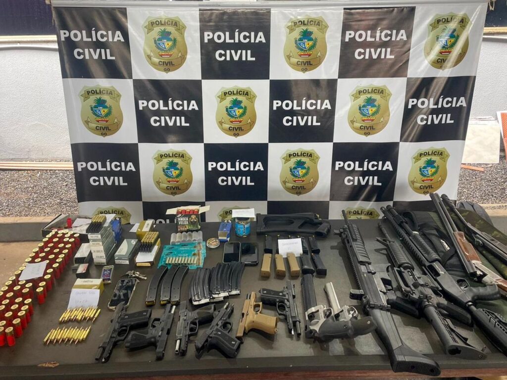 Imagem Ilustrando a Notícia: Irmãos são presos em Rio Verde por posse ilegal de armas de fogo