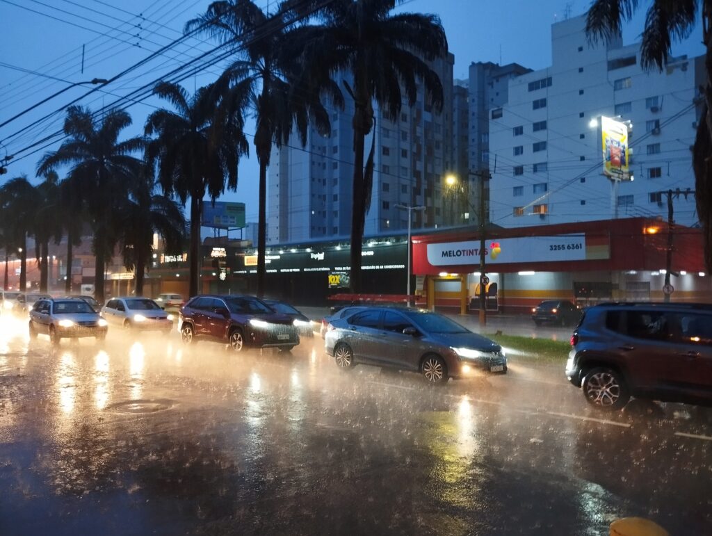 Imagem Ilustrando a Notícia: Goiás continua sob alerta de chuvas intensas para essa terça-feria