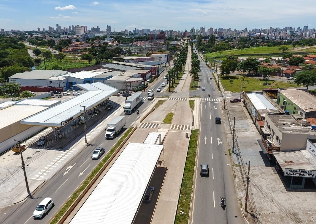 Imagem Ilustrando a Notícia: Rogério Cruz viaja a São Paulo para vistoriar primeiros ônibus que vão compor a linha do BRT Norte-Sul