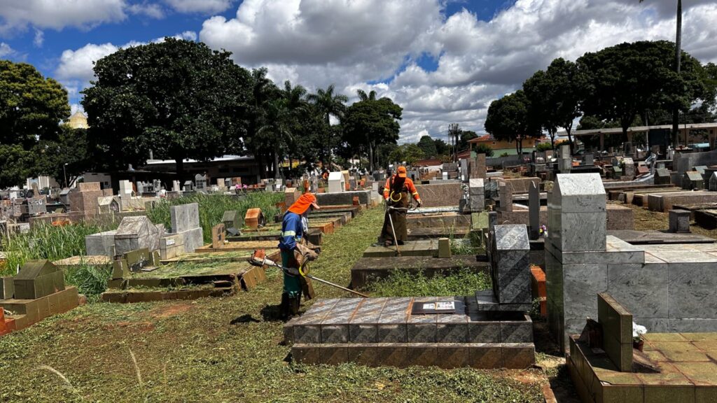 Imagem Ilustrando a Notícia: Prefeitura de Goiânia leva serviços de limpeza e manutenção aos cemitérios Santana e Parque