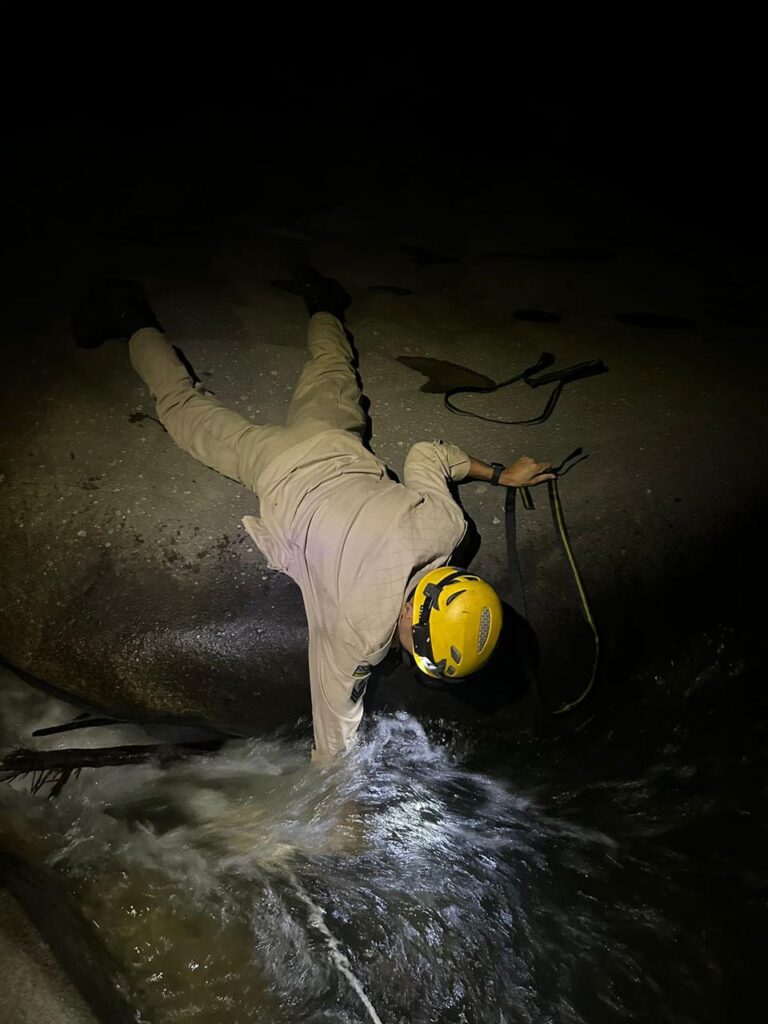 Imagem Ilustrando a Notícia: Bombeiros de Planaltina resgatam corpo de vítima de afogamento no Vale da Lua, em Alto Paraíso