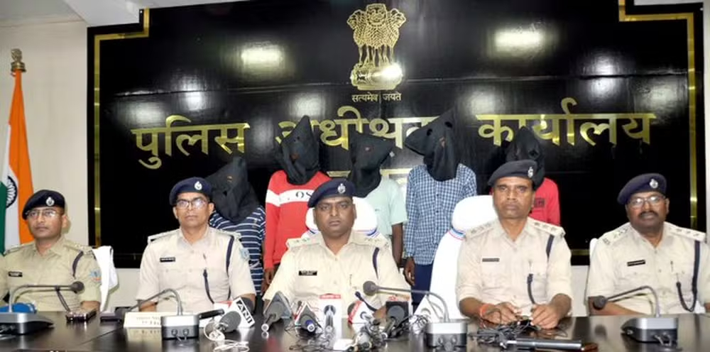 Imagem Ilustrando a Notícia: Polícia da Índia confirma prisão de todos os suspeitos de estupro coletivo de influenciadora goiana