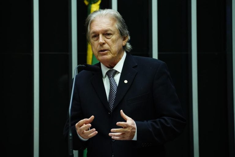 Imagem Ilustrando a Notícia: Afastado da presidência do União Brasil, Bivar diz que medida ocorre sem amparo legal
