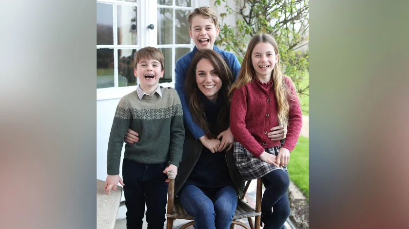 Imagem Ilustrando a Notícia: Após edição polêmica em foto com os filhos, Kate Middleton pede desculpas