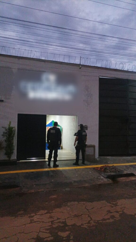 Imagem Ilustrando a Notícia: Polícia promove operação em Goiás para combater crimes de lavagem de dinheiro e furto de mercadorias