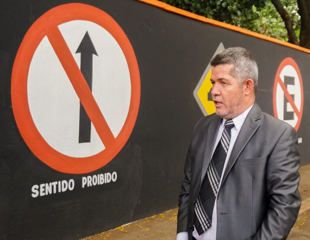 Imagem Ilustrando a Notícia: “Errou, tem que ser punido”, diz Delegado Waldir sobre nova descoberta de crime em Ciretrans