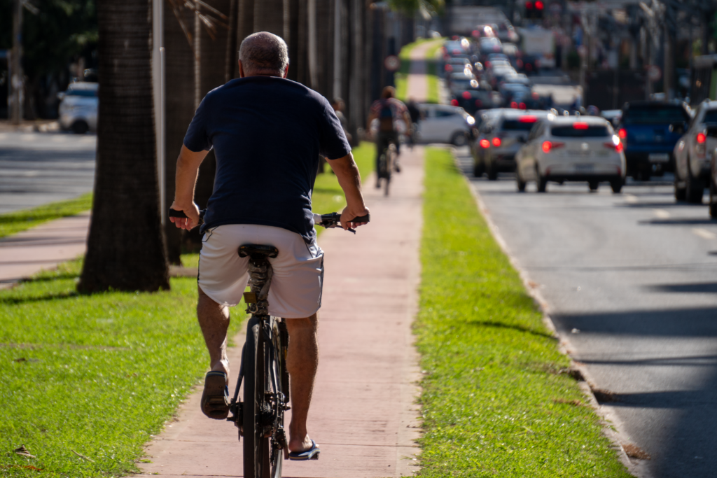 Imagem Ilustrando a Notícia: Bike na contramão: como tornar as ciclovias de Goiânia mais seguras