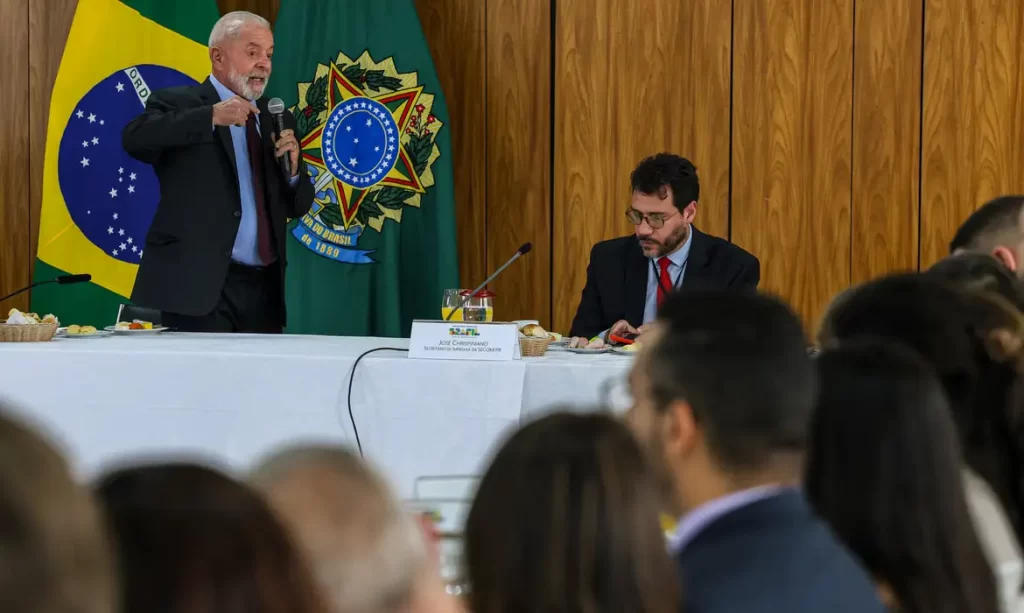Imagem Ilustrando a Notícia: Lula defende estratégia internacional contra extrema-direita