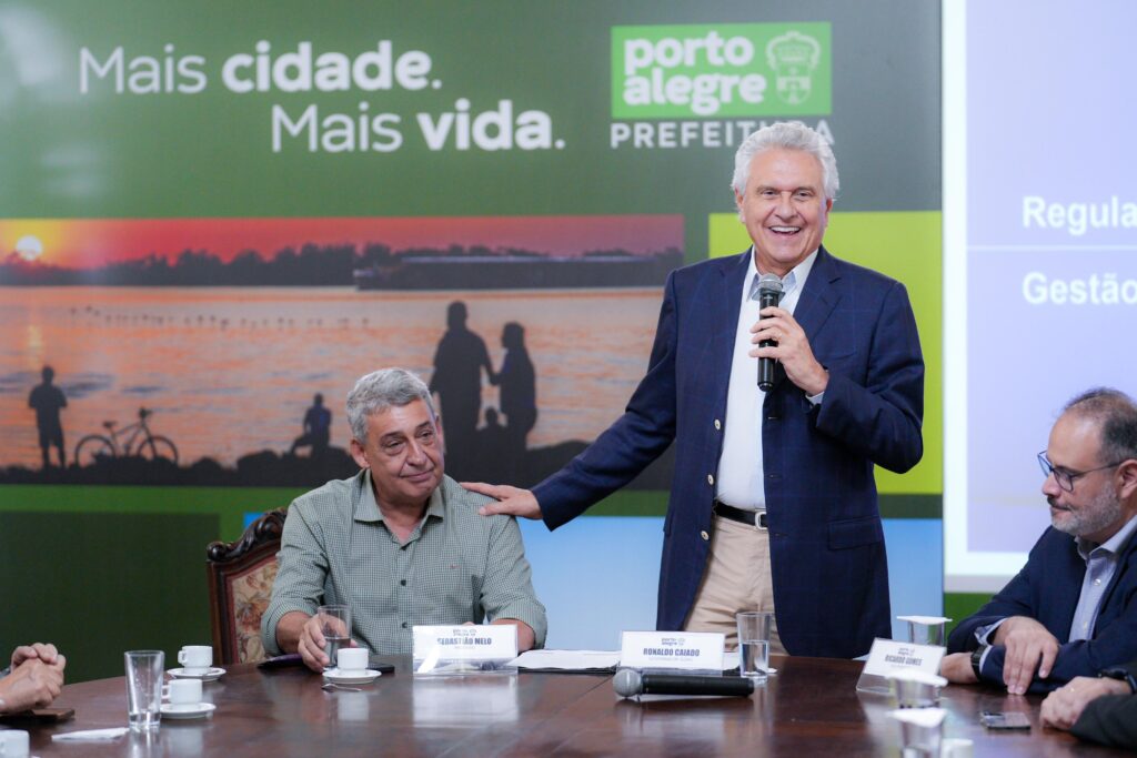 Imagem Ilustrando a Notícia: Caiado firma parceria para diminuir filas de internação e cirurgias em Goiás