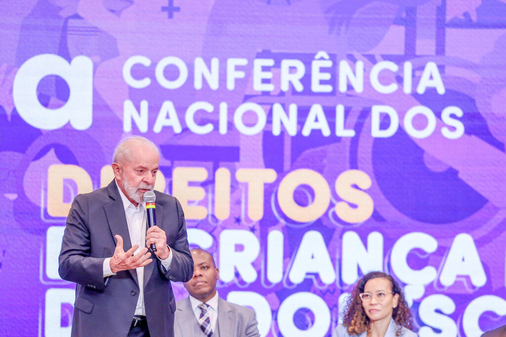 Imagem Ilustrando a Notícia: Em conferência, Lula destaca importância de ouvir a sociedade: ‘O governo precisa ter mais ouvido do que boca’