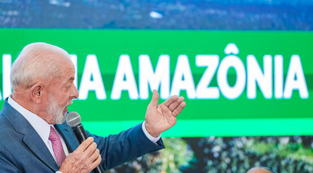 Imagem Ilustrando a Notícia: Presidente Lula anuncia parceria de R$ 730 milhões para combate ao desmatamento na Amazônia 