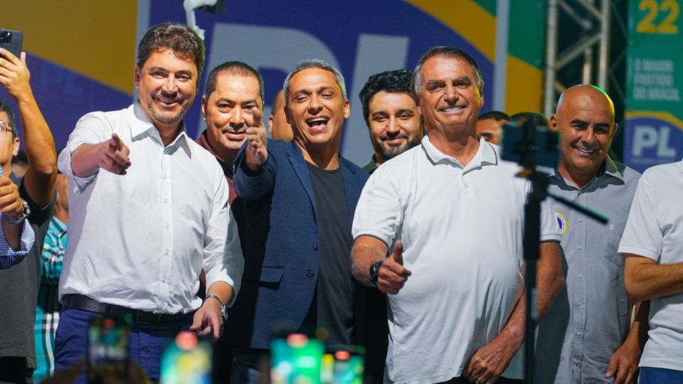 Imagem Ilustrando a Notícia: Bolsonaro crava Gayer em Goiânia e descarta espaço de vice para o PL