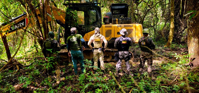 Imagem Ilustrando a Notícia: Polícia Federal combate garimpo ilegal em terra indígena no Mato Grosso 