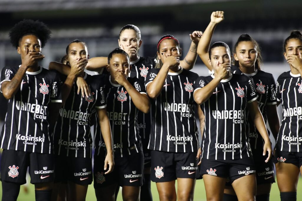 Imagem Ilustrando a Notícia: Quinta rodada do Brasileirão feminino é marcada por protestos contra assédio 