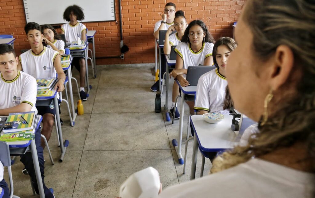 Imagem Ilustrando a Notícia: Goiás convoca mais 315 professores concursados; veja lista
