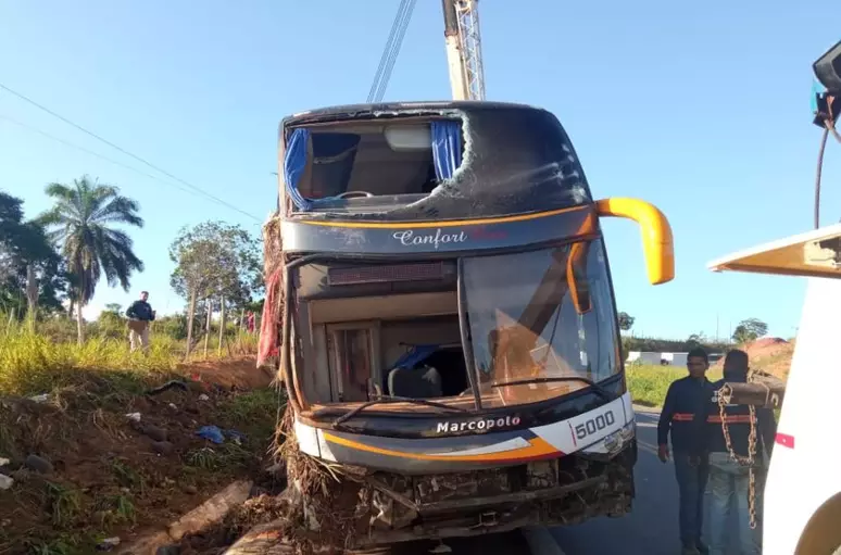 Imagem Ilustrando a Notícia: Ônibus de turismo tomba e deixa 9 mortos em rodovia na Bahia