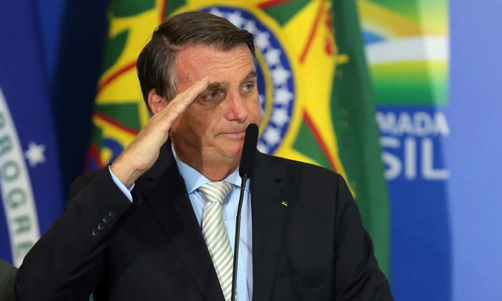 Imagem Ilustrando a Notícia: Acordo político entre Bolsonaro e Ratinho Junior antecipa apoio a candidato caso Moro perca mandato