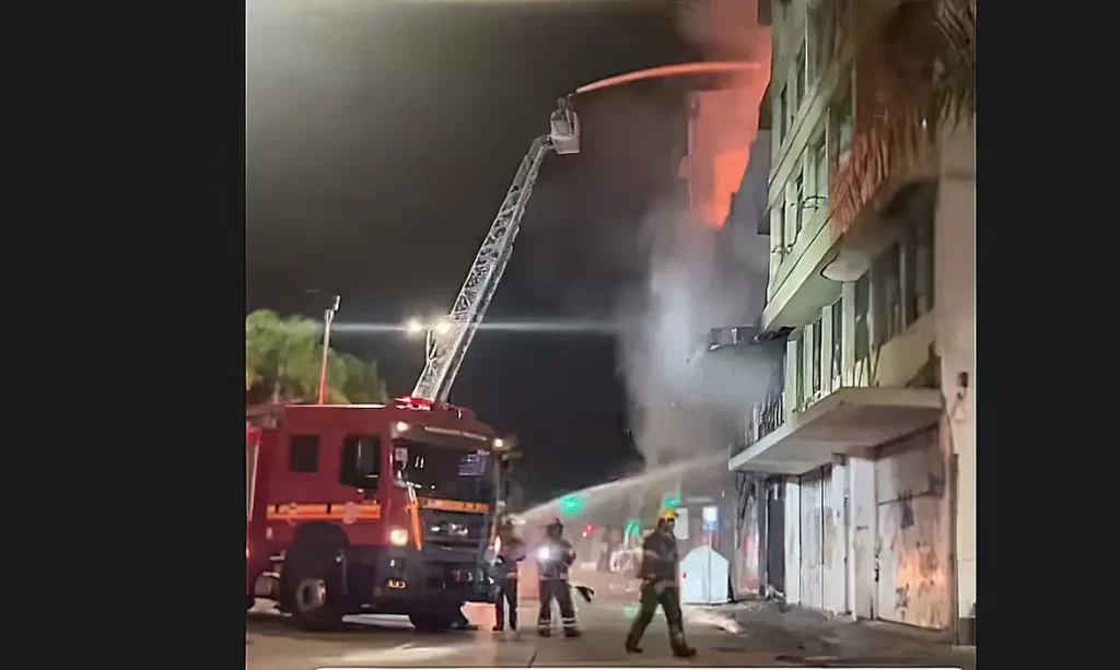 Imagem Ilustrando a Notícia: Incêndio em pousada de Porto Alegre deixa pelo menos 10 mortos