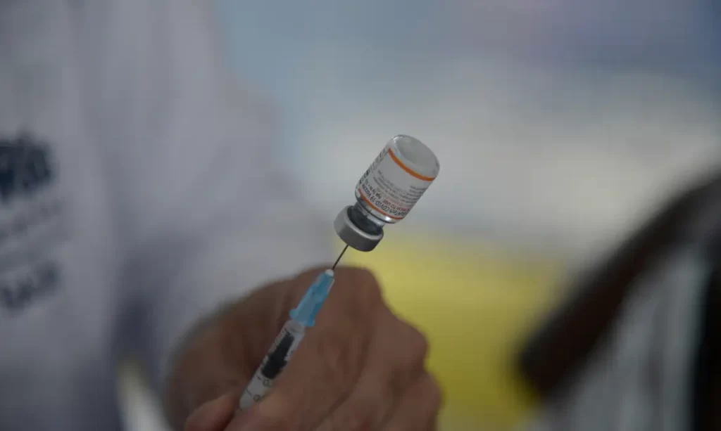 Imagem Ilustrando a Notícia: Nova vacina contra a covid-19 chega à população em 15 dias