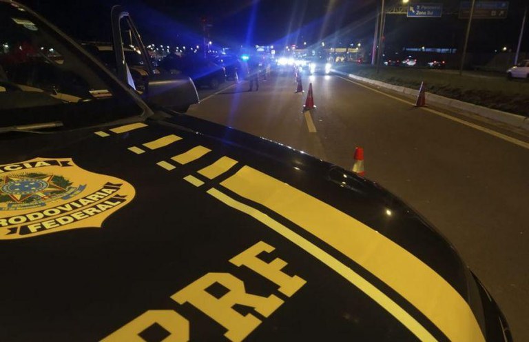 Imagem Ilustrando a Notícia: Idoso é preso por dirigir bêbado e causar acidente na BR-40 em Valparaíso