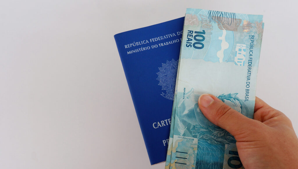 Imagem Ilustrando a Notícia: Salário mínimo para 2025 deve ser de R$ 1.502, prevê governo