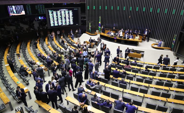 Imagem Ilustrando a Notícia: Quatro deputados goianos votaram pela soltura de Chiquinho Brazão